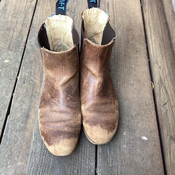 John Fluevog radio RCI Chelsea boots 7 - Picture 1 of 8